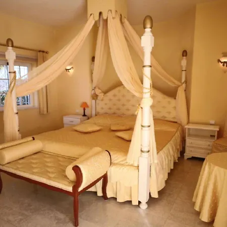 Gouvera Holiday Vila *