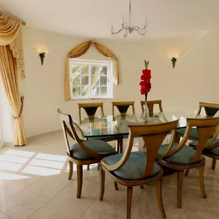 Vakantiehuis Gouvera Holiday Vila *
