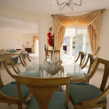 Gouvera Holiday Vila Vakantiehuis *