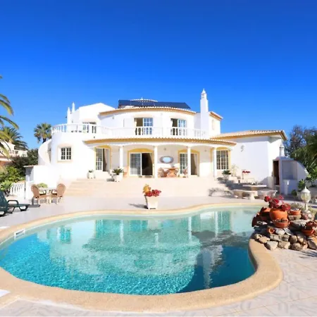Gouvera Holiday Vila *
