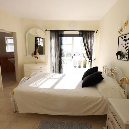 Gouvera Holiday Vila Vakantiehuis